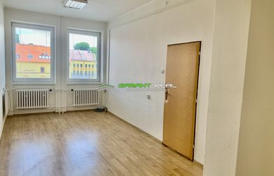GARANT REAL - prenájom 2 prepojené kancelárske priestory 35 m2, Prešov, centrum, Slovenská ul. č. 69