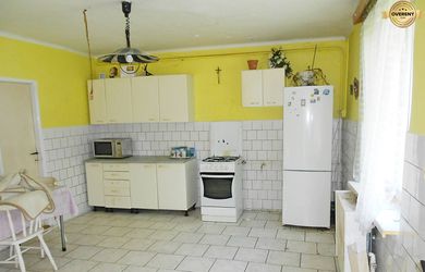 Na predaj: Dom s pozemkom , super miesto , Vráble