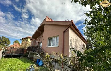NOVÁ CENA! ZREKONŠTRUOVANÝ 4 IZBOVÝ, PODPIVNIČENÝ RODINNÝ DOM, BENE