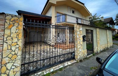 NOVÁ CENA !!! Nadštandardný rodinný dom so začatou rekonštrukciou, Nová Stráž