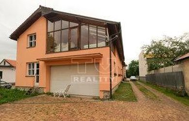 POLYFUNKČNÁ BUDOVA , ROSINA ,332 m2