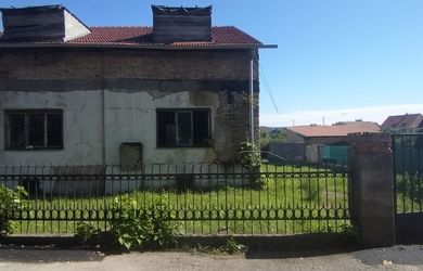 Pozemok ideálny na výstavbu 2 rodinných domov
