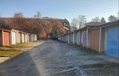 Na predaj garáž v Modre pri rybníku 20m2