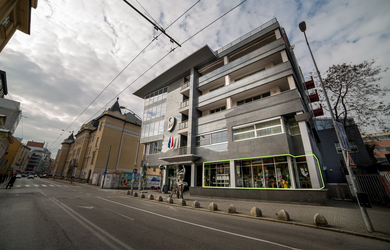 NA PRENÁJOM - obchodno/administratívný priestor v historickom centre Bratislavy – Dunajská 15/A