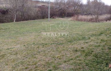 Na predaj stavebný pozemok 896m2 v obci Bojničky