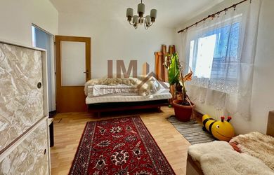 NA PREDAJ 4-IZBOVÝ RODINNÝ DOM PO ČIASTOČNEJ REKONŠTRUKCII V MESTE ŠURANY