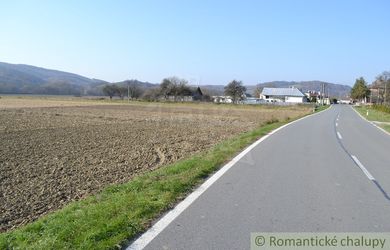 Pozemok s plánovanou výstavbou- Marhaň