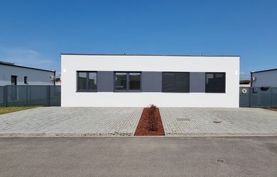 Ponúkame na prenájom 3izbový byt v dvojdome so záhradkou a parkovaním