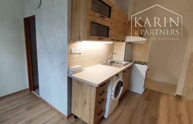 NA PRENÁJOM: Veľký 2izbový byt s balkónom, Nové Zámky sídlisko Nábrežná