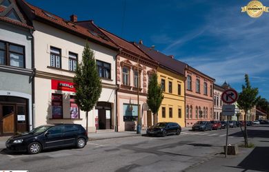 NA PREDAJ BUDOVA na ul. SLOVENSKÁ s prenajatými PRIESTORMI.