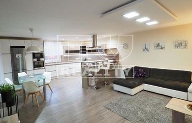 Kompletne zrekonštruovaný 5-izbový rodinný dom so záhradou a garážou v srdci Nového Mesta, Bratislava, 121 m²