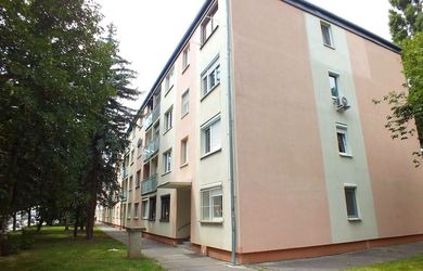 Na prenájom 3-izbový byt s vynikajúcou polohou v Galante!