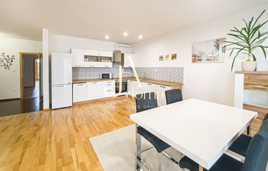 VIDEOOBHLIADKA | Každý deň ako na dovolenke – obrovský (120m2+14m2) 3-izbový byt pri lese v Bratislave