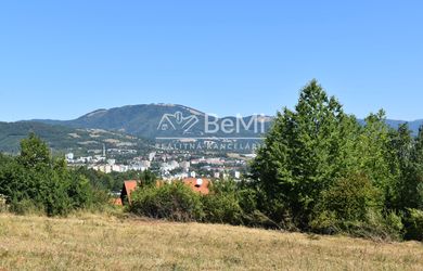 Stavebný pozemok 1208 m2, výhľad na mesto, Banská Bystrica