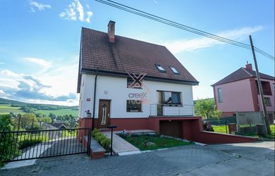 CreeX Reality - Exkluzívne iba u nás - Rodinný dom s najkrajším výhľadom široko-ďaleko – Dobrá Voda