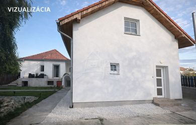 Priestranný rodinný dom vhodný na viacgeneračné bývanie alebo podnikanie – Cabaj-Čápor, len pár minút od Nitry