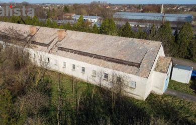 REZERVOVANÉ - Na predaj objekt na výrobné a skladové účely + pozemok, 20 km od Bratislavy