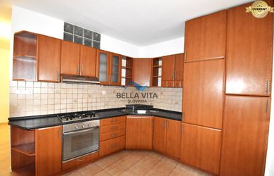 EXKLUZÍVNE - Moderný 3-izbový byt po rekonštrukcii na predaj v Galante