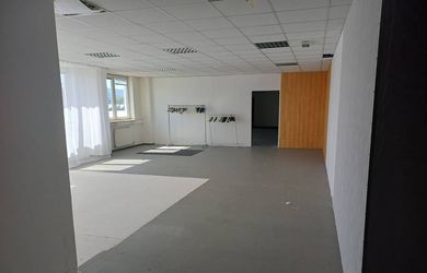 Prenájom kancelárskych a skladových priestorov pri Zlatých pieskoch.