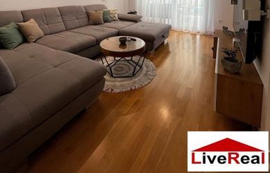 Makarska 3i, centrum, terasa 77m2, súkromný bazén, parking,