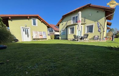 Na predaj 5 izb. rodinný dom + dve garáže, Trenčianske Stankovce