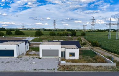 4-izbová rodinná vila v obci ZAVAR s garážou