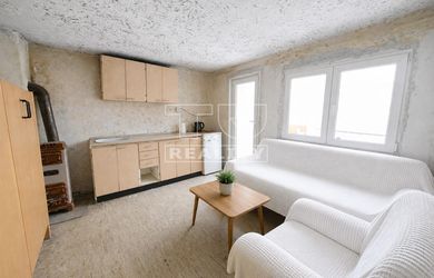 Znížená cena! Na predaj chatka so záhradkou v Bánovciach nad Bebravou,15m2