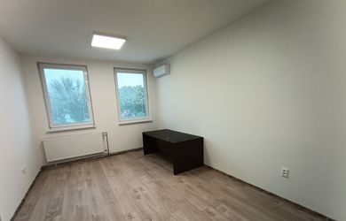 Na prenájom dvojkancelária s kuchyňou Nitra - Chrenová