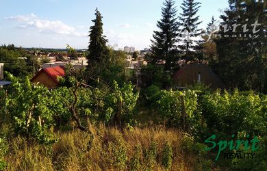 Ponúkame na pre PREDAJ záhradný domček na peknom pozemku o výmere 860m2