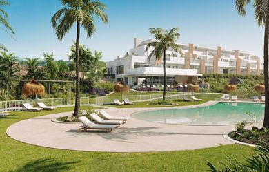 ABRIL – Moderný život na pobreží Costa del Sol, Španielsko