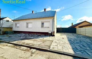 Rodinný dom s potenciálom  - priestranná dispozícia, tichá lokalita, skvelá investícia