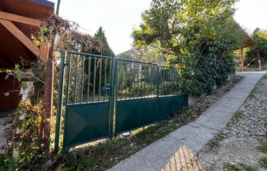 ZNÍŽENÁ CENA: Predaj rekreačného domu neďaleko od lesa, Bratislava – Devínska Nová Ves, lokalita Pod Srdcom