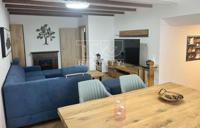 Luxusný plne zariadený 2 izbový byt na predaj v centre Spišskej Novej Vsi 88 m2 !!!