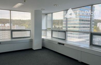 Kancelárske priestory vo Westend Tower na prenájom - od 14 m2, ul. Dúbravská cesta.