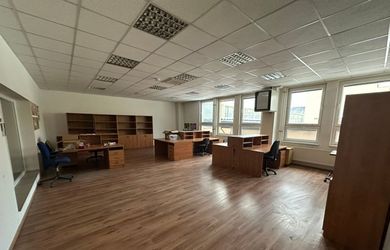 Kancelária blízko centra Žiliny - Kysucká 3 (areál Slovena) 96m2 (možnosť prenajať aj 2. kanceláriu 41m2).