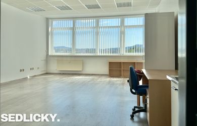 SEDLICKY. Reprezentatívna kancelária 42 m² na prenájom – DOMUS, Nábrežná ul., Prievidza