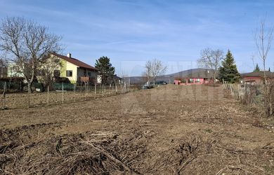 Predaj pozemok . Podhorany , časť Mechenice , 1413 m²