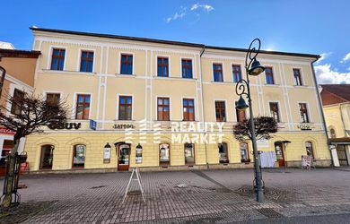 Na PRENÁJOM kancelársky priestor 75 m² (1. posch.) v kompletne zrekonštruovanom historickom objekte v centre Banskej Bystrici, Dolná ulica 47