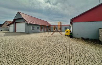 NA PREDAJ NOVOVYBUDOVANÝ OBCHODNO-SKLADOVÝ AREÁL ● SKLADOVÉ PRIESTORY ● KANCELÁRIE ● BYTOVÉ A NEBYTOVÉ PRIESTORY