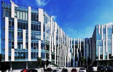 Samostatný kancelársky celok 107m² v blízkosti letiska na prenájom