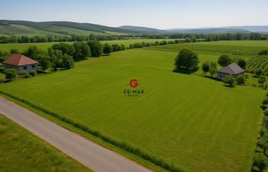 STAVEBNÝ POZEMOK – ČERHOV, 2 351 m², KOMPLETNÉ IS, KRÁSNE PROSTREDIE