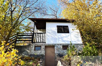 PREDAJ ZÁHRADA  407m² s chatkou Návojovce - Partizánske