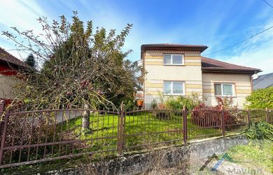 PREDAJ 5 izbový DOm v obci PRUSY s pozem. 1880m²