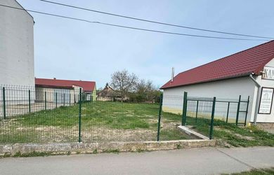 stavebný pozemok v meste Šahy