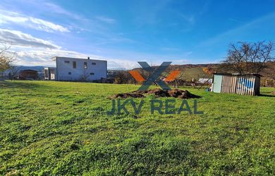 Na predaj pozemok o rozlohe 1 449 m² so záhradou a studňou v Humennom