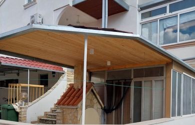 Kod 346/25°° Vodice, dva app., 115m², terasa, 1.patro, 300m od pláže