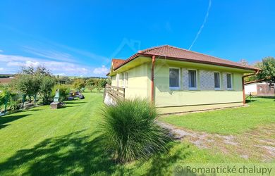 Rodinný dom s krásnou záhradou o rozlohe 2956m2 v obci Hruboňovo