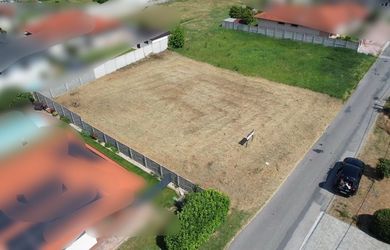 Stavebný pozemok 660 m² v centre Blatnej na Ostrove – 25 minút od Bratislavy