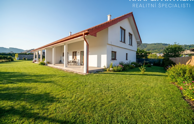 Priestranný rodinný dom v obci Fintice s pozemkom 598m2