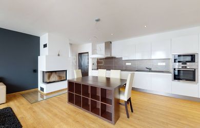 Moderný trojizbový byt v centre mesta (3D prehliadka)